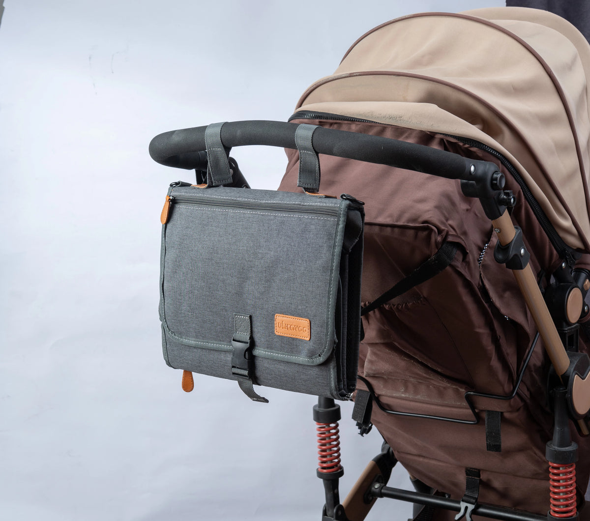 Tapis à Langer Pliable & Sac Bandoulière Nomade